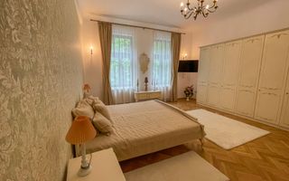 Apartament deosebit cu 3 camere, curte si parcare, aproape de Centru - Poză 5