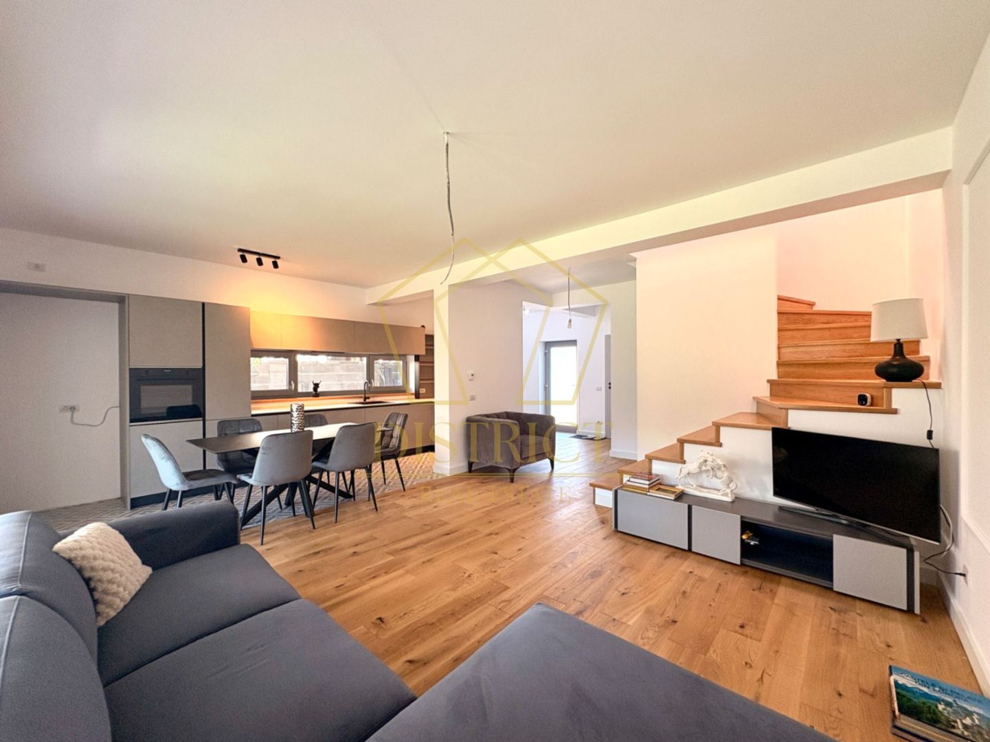 Duplex superb cu 4 camere, mobilat si utilat | Mosnita Noua - Poză 1