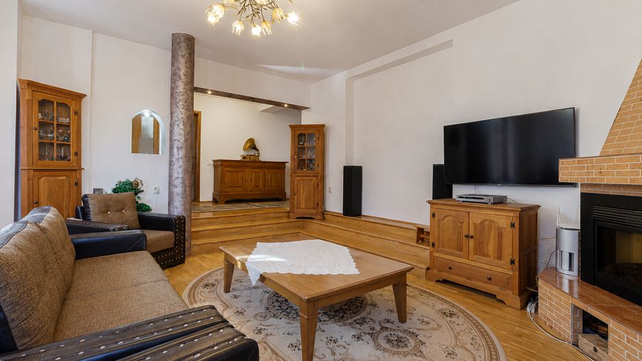 Vilă individuală cu 5 camere, piscină și curte generoasă | Mogoșoaia - Poză 3