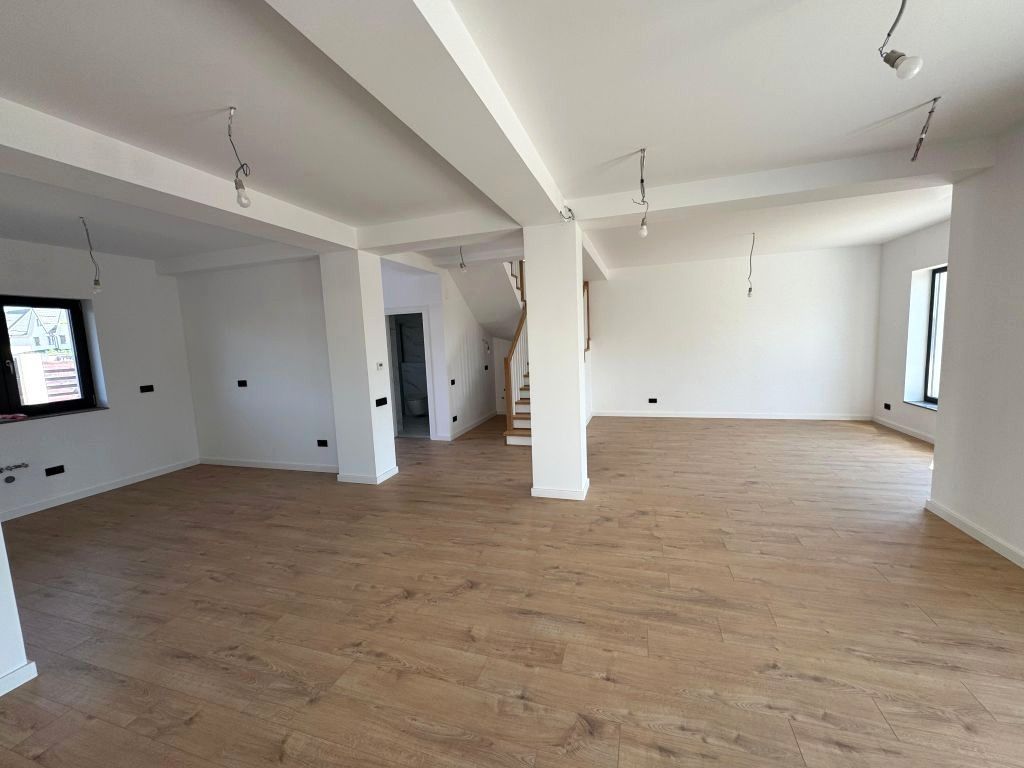 Vanzare vila cu 5 camere | Mogosoaia | Zona linistita - Poză 4