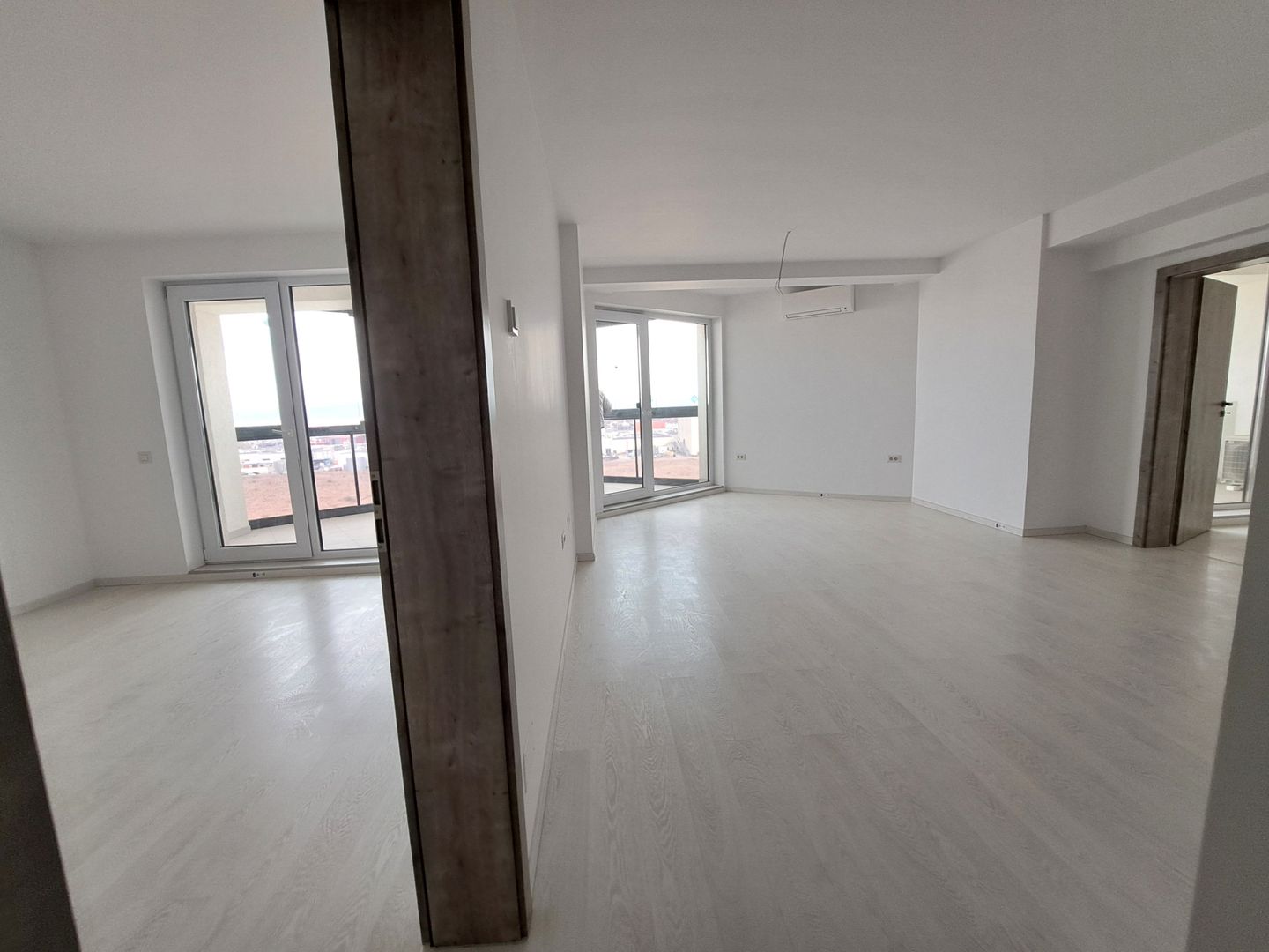 Apartament tip Penthouse cu 3 camere, 2 bai, NOU - Poză 14