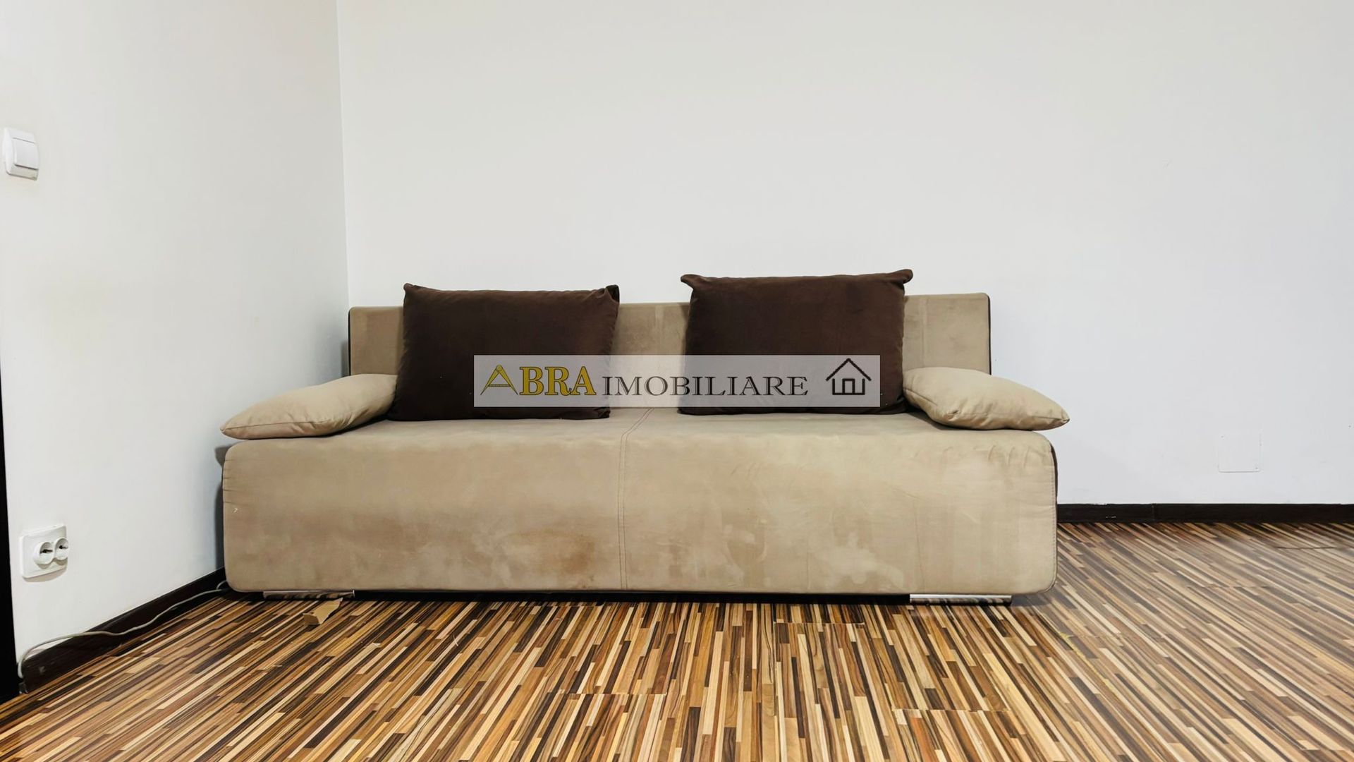 Studio gata de mutat loc de parcare, inclus - Poză 1