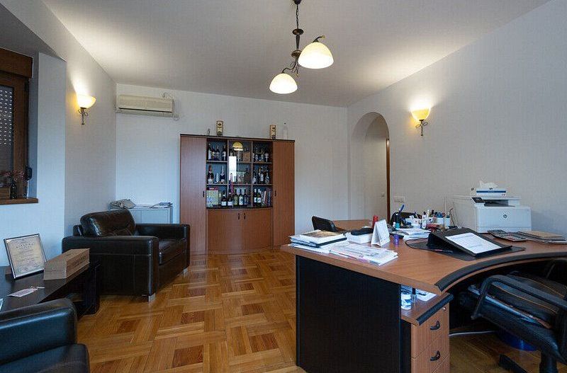 Vila cu 750 mp utili si teren de 1.480 mp in Erou Iancu Nicolae - Poză 25