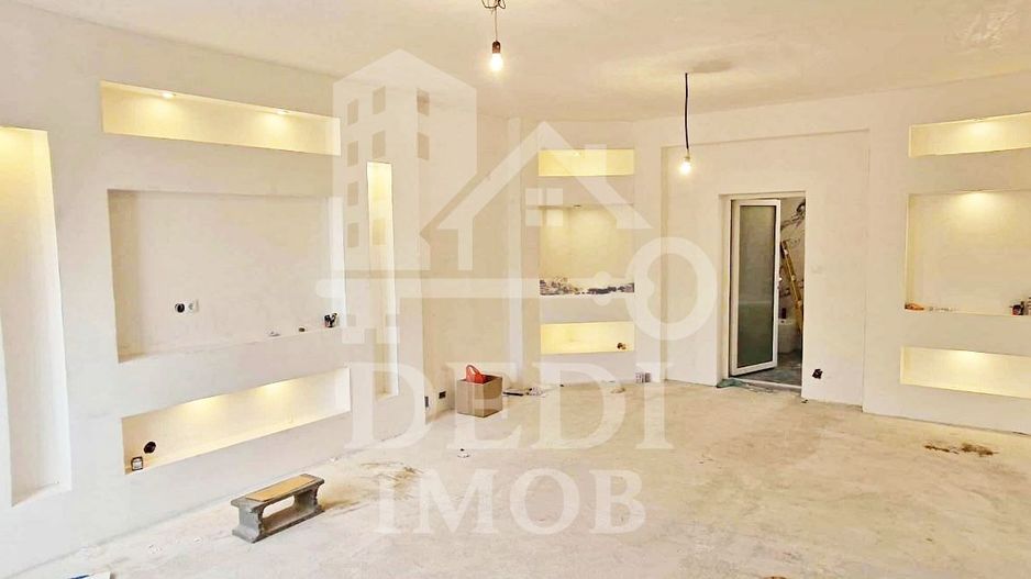 Casa de vanzare P + M cu 4 camere in Oncea, Oradea - Poză 2