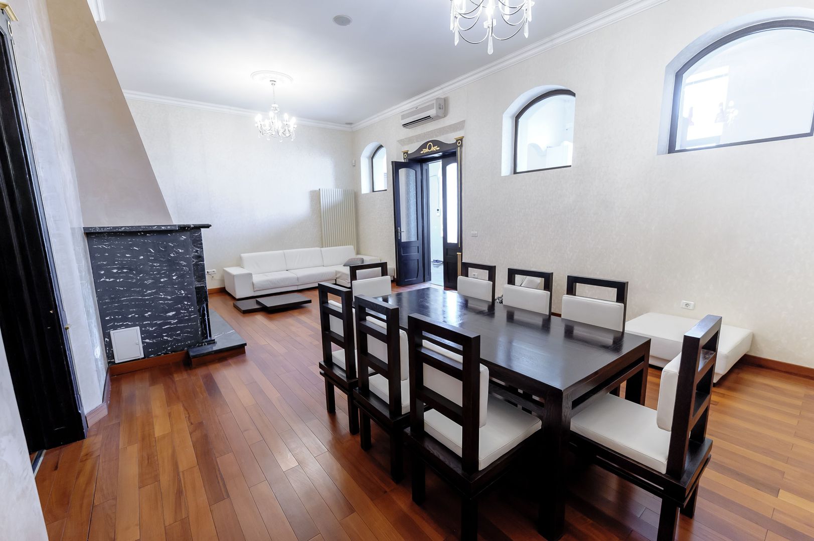 Apartament deosebit cu 4 camere, strada Cloșca - Poză 3