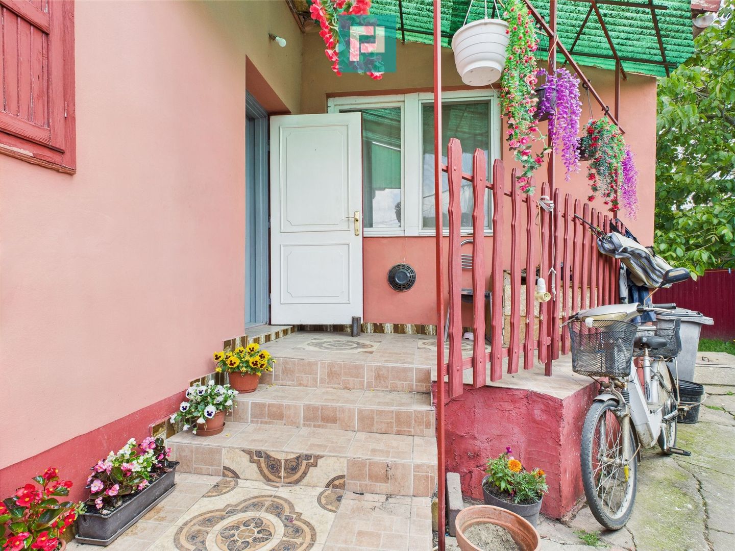 Casă cu 3 camere și teren generos lângă frontieră - Poză 10