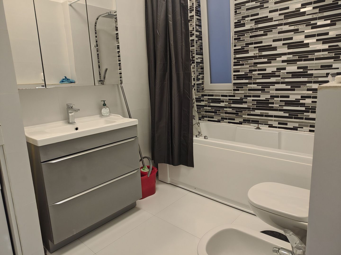 Apartament 3 camere la casa ,ultracentral, 550 E neg. Comision 50% - Poză 7