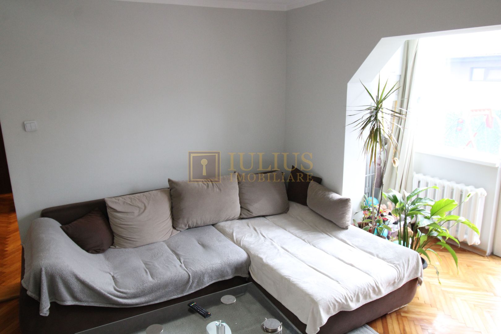 3 camere decomandat terasa generoasa cu vedere spre curte , locatie linistita - Poză 4