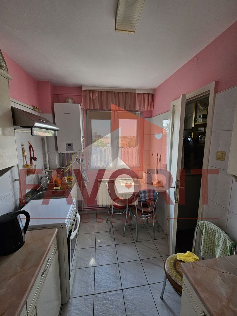 3 camere, semidecomandat | centrala proprie | mobilat si utilat | zona excelenta - Poză 12