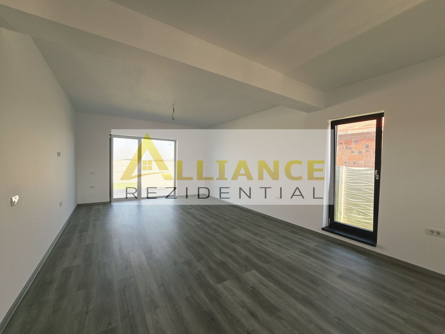 Casa moderna- 100m de autobuz-placa de beton-beci-aspensoare-gazon - Poză 2