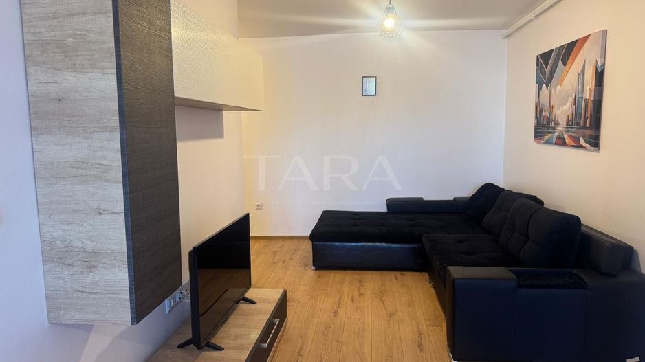 Apartament cu 2 camere, renovat, parcare subterană, zona Lombului. - Poză 2