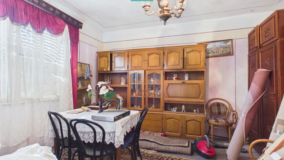 Casă cu 4 camere și teren de 2880 mp în Fiscut - Poză 5