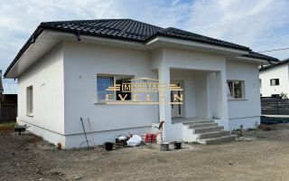 Casă 4 camere de vânzare – Stancesti, strada principală - Poză 1