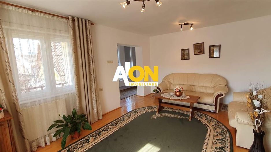 1/2 Duplex 4 camere cu garaj 462 mp teren la asfalt zona Centru - Poză 6