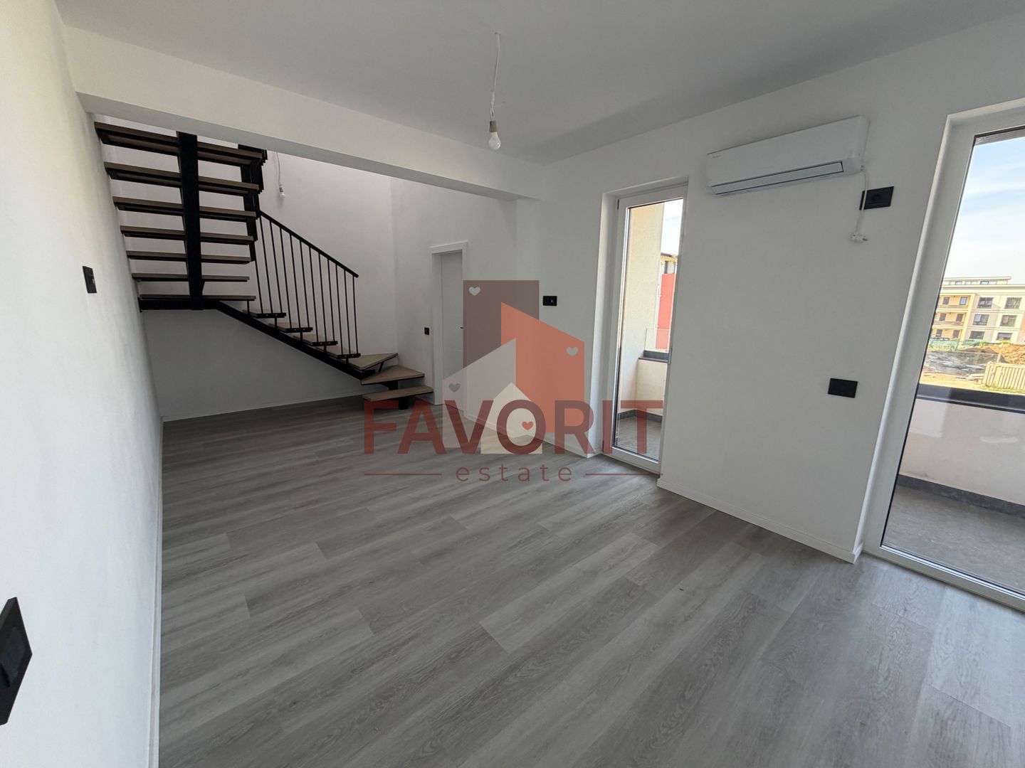 Comision 0%. Etaj 2. Apartament pe 2 nivele. 2 locuri de parcare - Poză 2