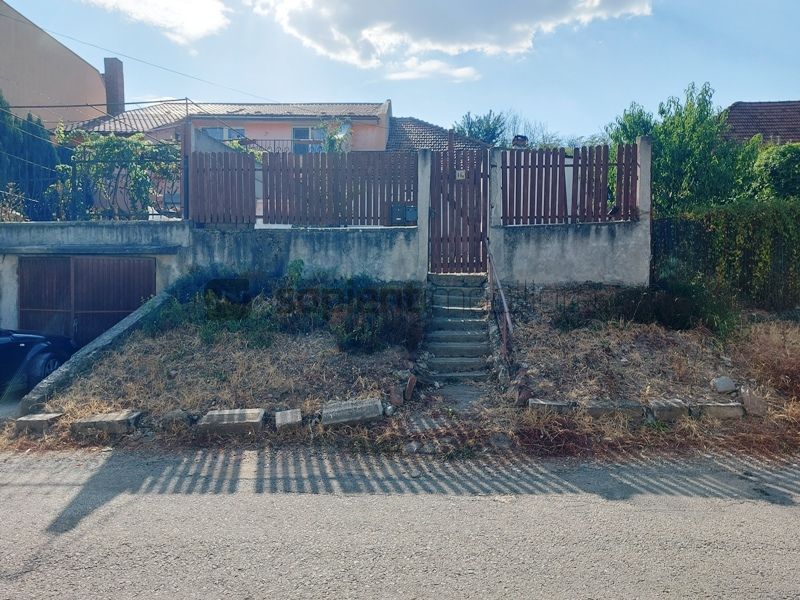 Teren de vanzare str.Colinelor cu casa demolabila - Poză 1