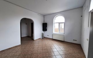 Casa cu 4 camere, zona Central - Poză 4