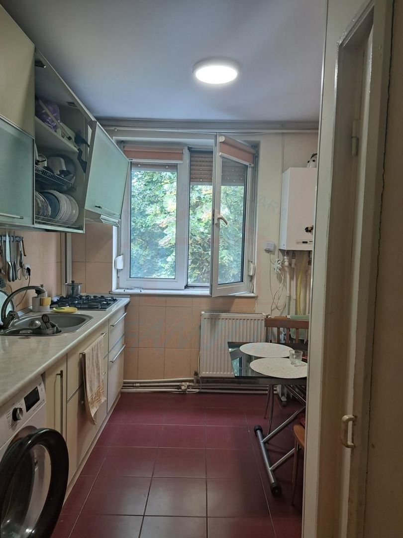 Vanzare apartament cu 3 camere(Neacsu)Micro 19, sup 64 mp, 78.000 euro - Poză 2