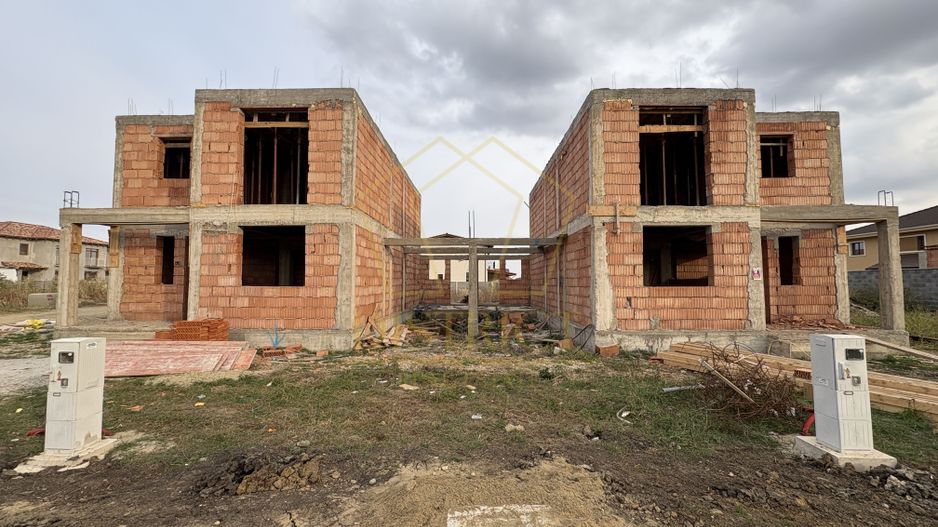 Duplex despărțit prin garaj cu 4 camere | Mosnita Noua | Moteletul - Poză 2