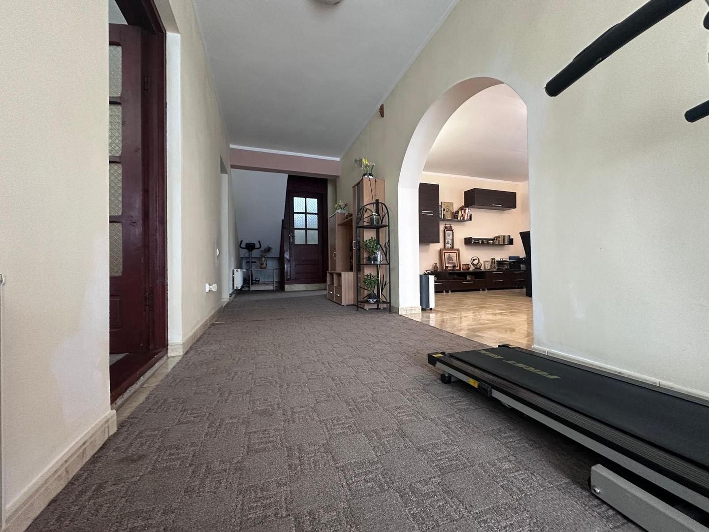 Casă de vânzare în Pucioasa! - Poză 16