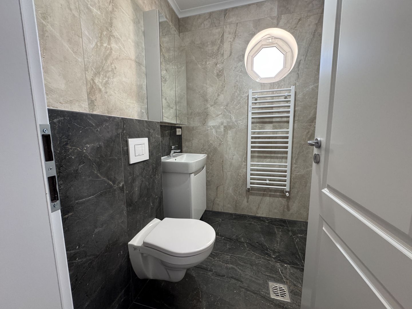 Apartament nr.20 cu 2 camere, boxa si parcare incluse in pret - Poză 2