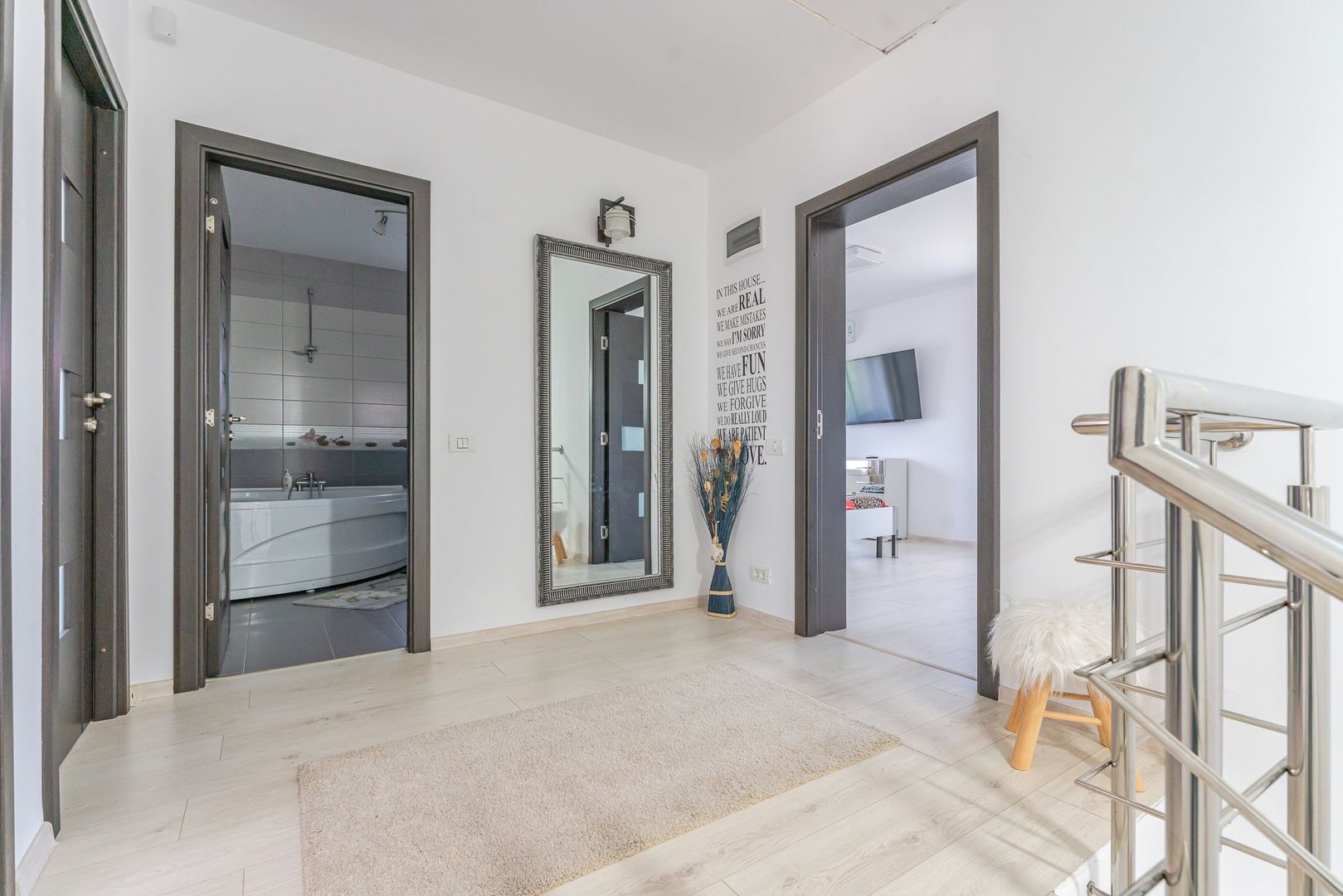 Casa individuala cu 5 camere si garaj in Stupini - Poză 13