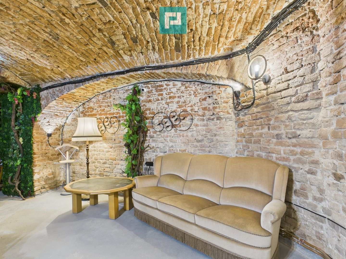 Eleganță subterană - pivniță exclusivistă Arad - Poză 31