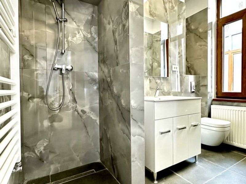 Magheru: 5 camere cu băi proprii – business regim hotelier care deja produce. - Poză 10