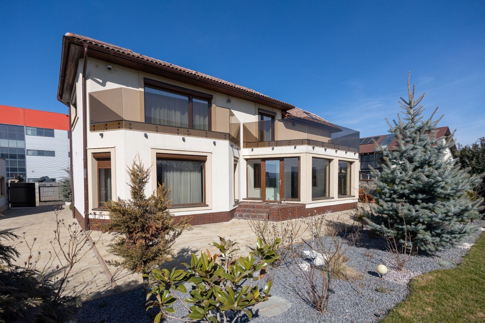 Casa 6 dormitoare+4 bai -1500 mp teren-Sacele - Poză 1