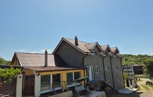 Vand casa 8 camere, 5 bai, 2 garaje, teliucul inferior, teren 1767 mp