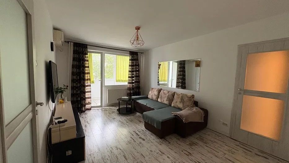 Apartament 2 camere in zona Basarabia, renovat recent - Poză 1