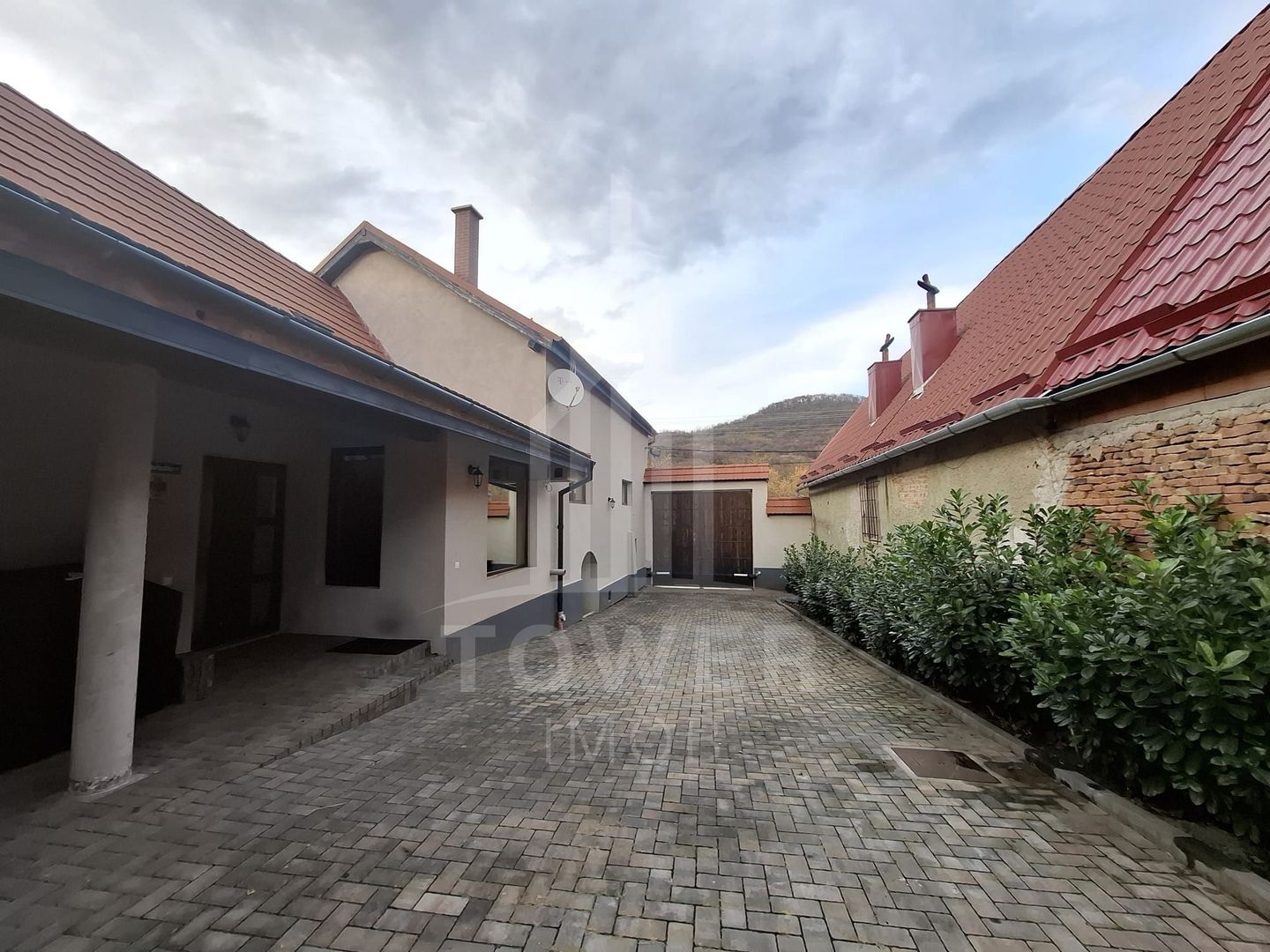 Casă complet renovată de vânzare în Amnaș – la doar 25 km de Sibiu! - Poză 2