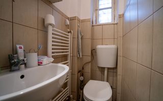 Apartament central de vânzare – la curte comună - Oradea - Poză 7