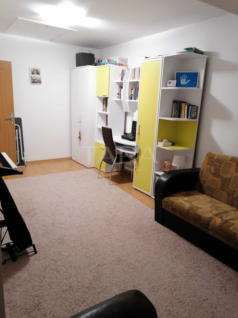 Apartament 70 mp, scara interioară, curte, parcare și boxă, mobilat. - Poză 5