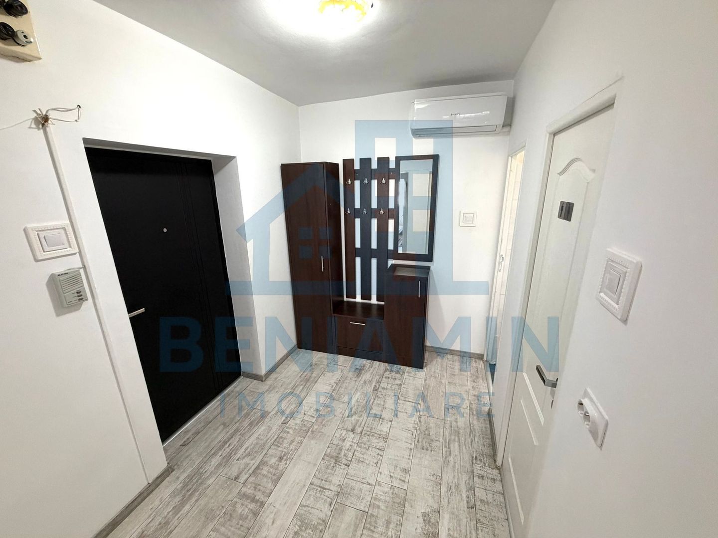 Apartament cu 2 camere decomandat Calea Bucuresti - Patria - Poză 8