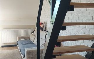 Locuință spațioasă pe două niveluri, pregătită pentru mutare. - Poză 3