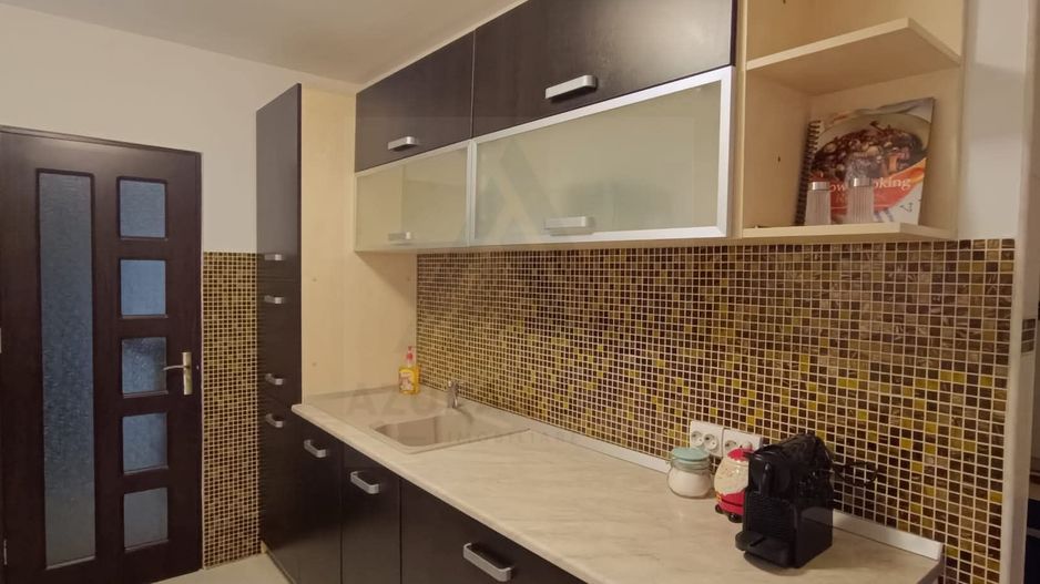 Apartament renovat 3 camere 66 mp utili 2 balcoane 2 bai zona Turnisor - Poză 6