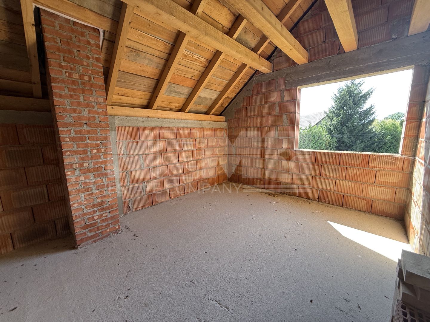 Casă de vânzare la roșu  | 220 mp | 1.200 mp teren - Poză 9
