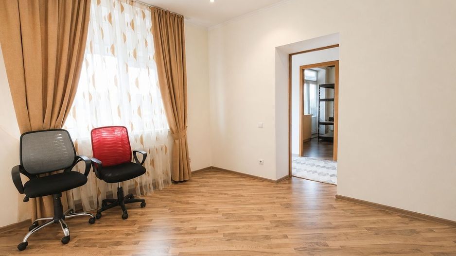 Casă 210 m² cu 5 dormitoare și teren 10 ari – Euroreparație | Drochia, str. Grigore Ureche - Poză 38