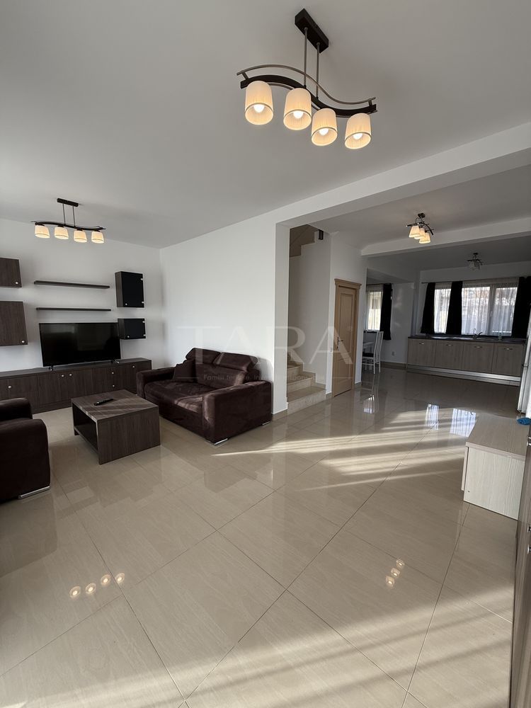 Duplex modern cu grădină amenajată în Europa - Poză 2