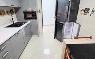 Apartament 3 camere de inchiriat, 9 Mai, 2 bai, beci - Poză 2