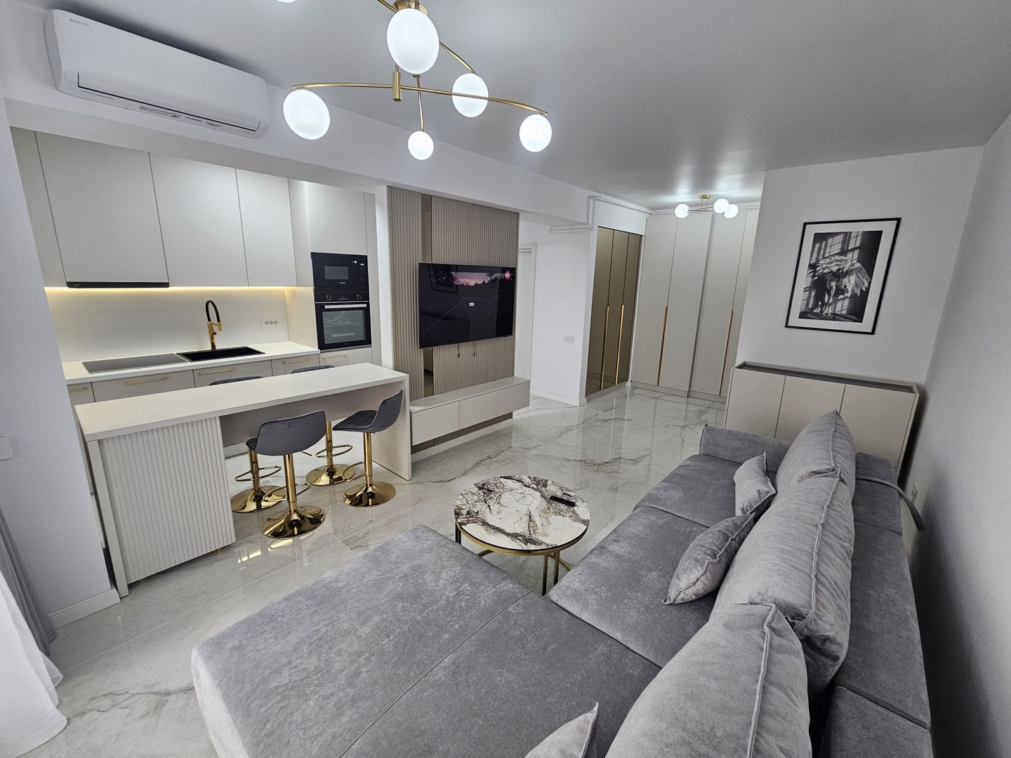 NOU ! PRIMA INCHIRIERE Apart 3 cam cu terasa 8 mp +loc de parcare - Poză 1