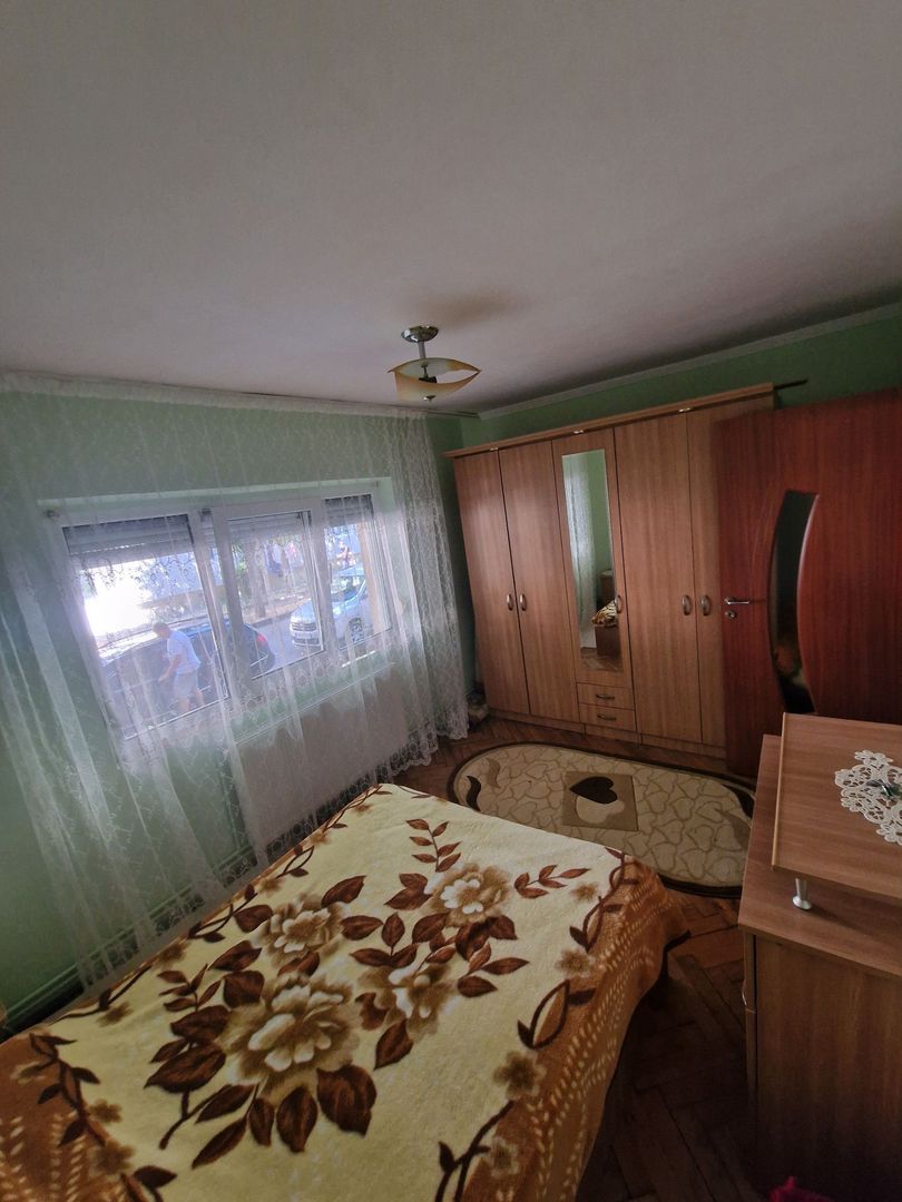 Vând apartament 3 camere - Poză 4