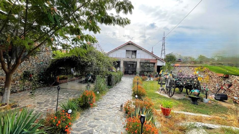 Casa Deosebita 3Camere 3Bai 1460mp Teren Garaj Piscina Bariera Valcii - Poză 1