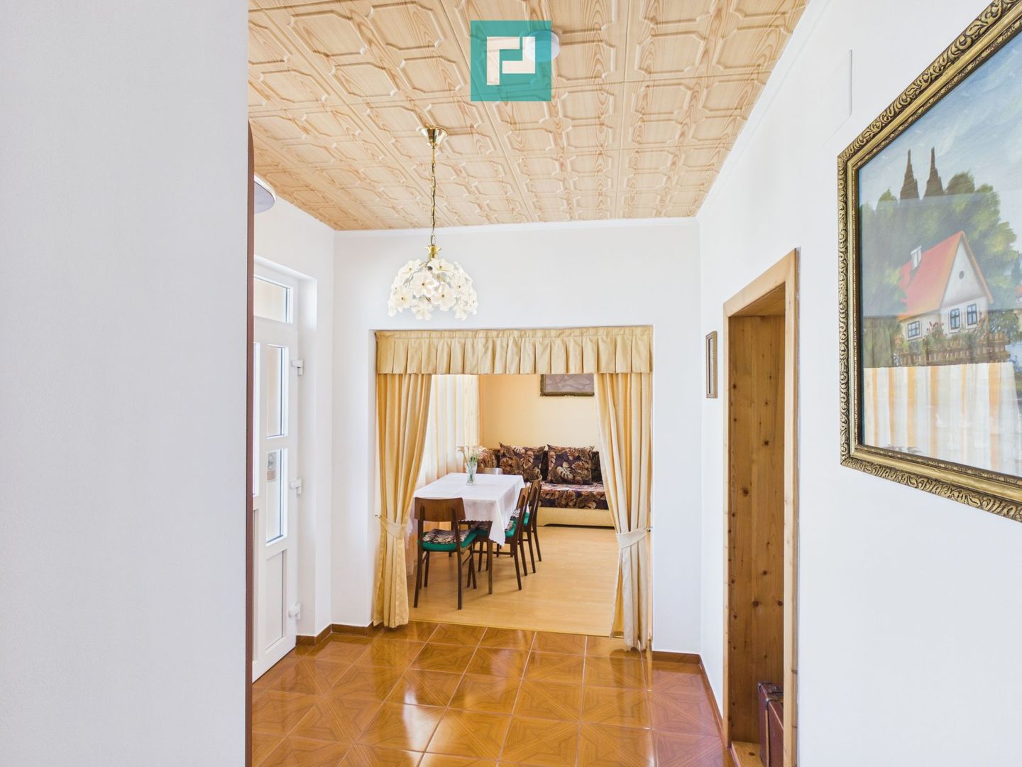 Casă renovată cu curte mare de închiriat în Rontău - Poză 5