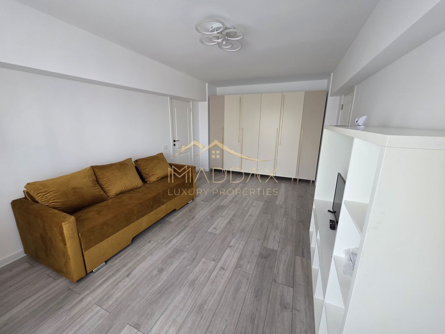 Prima închiriere | 3 camere | Renovat integral | Central | Proximitate metrou - Poză 2