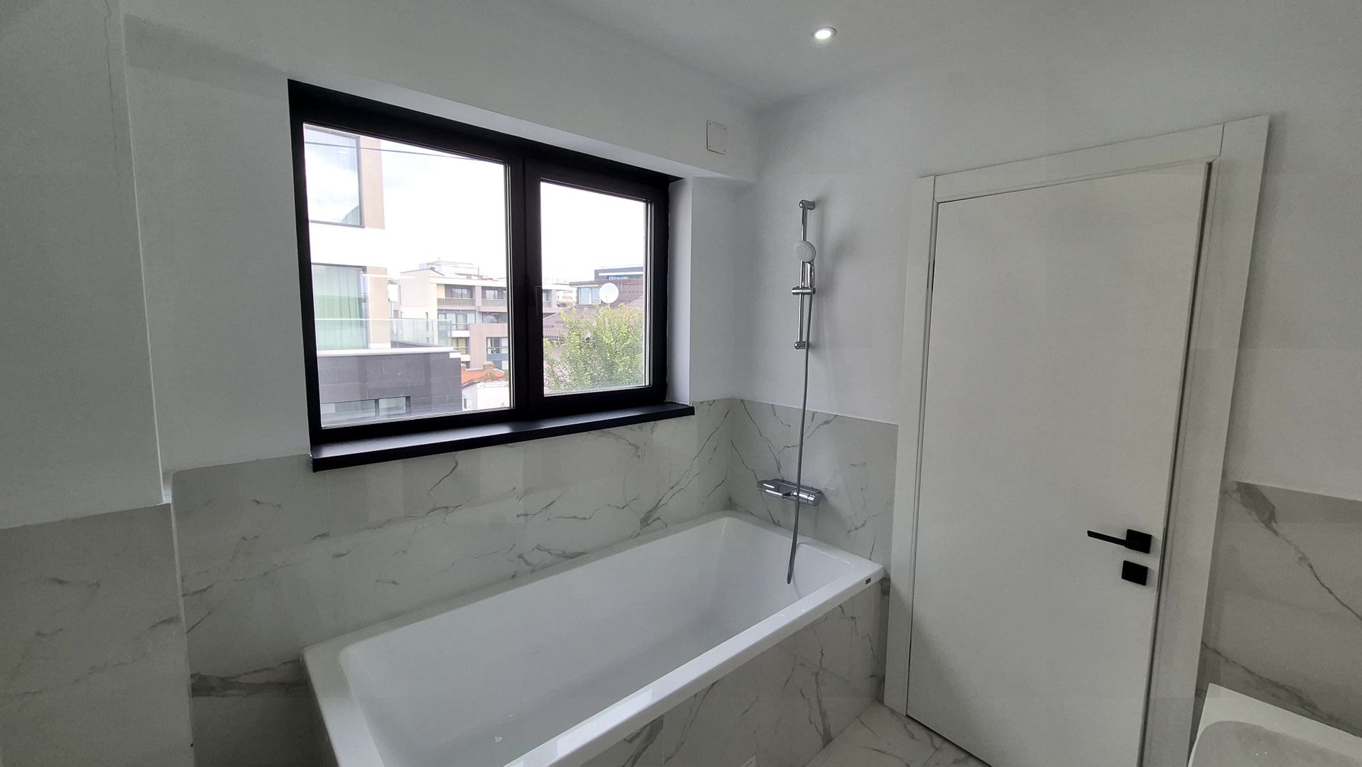Apartament premium 2 camere 76,70 mp utili + terasa 17,50 mp Polona comision 0% - Poză 11