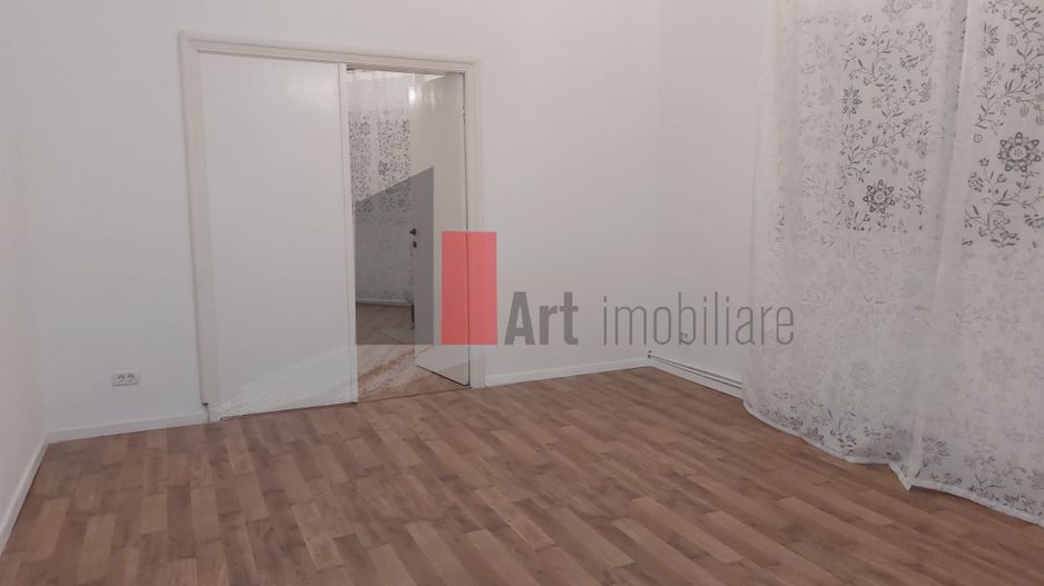 Spatiul "BAIXA" , parter de vila, renovat recent, liber - Poză 2