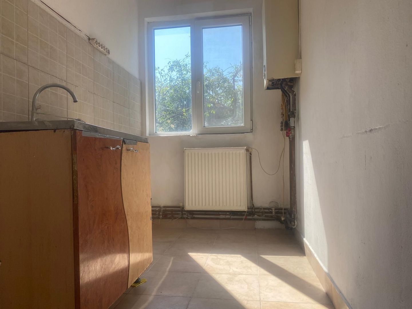 Foarte luminos! Vanzare apartament cu 3 camere in Targoviste - M11 - Poză 7