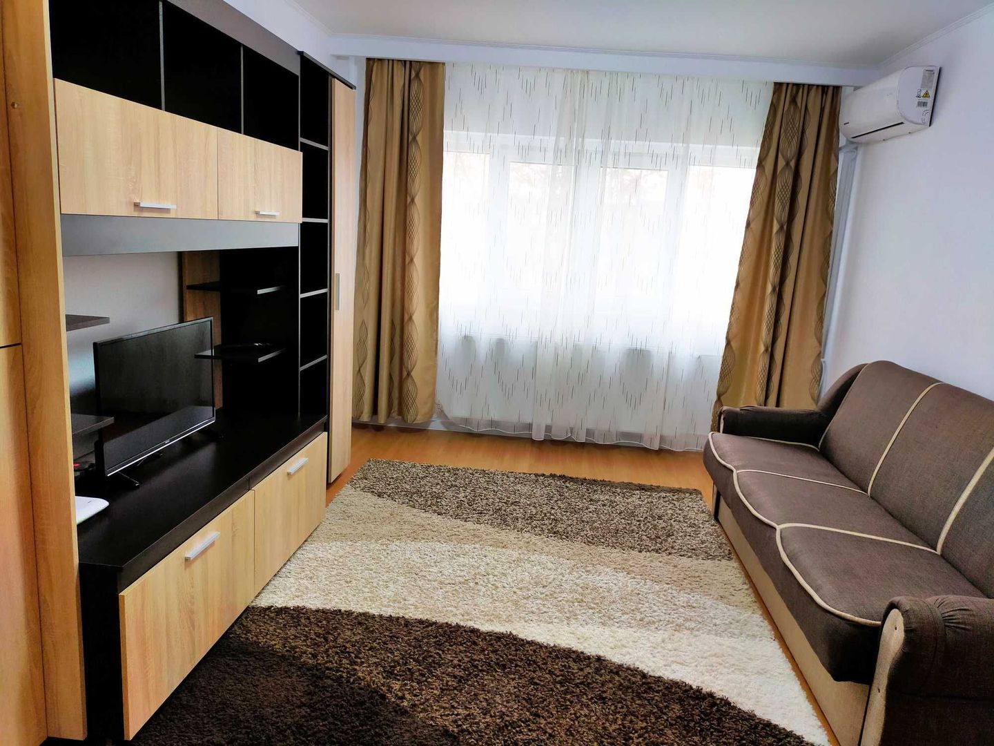Închiriere Apartament cu 2 camere renovat complet, Smart TV ✨ - Poză 1